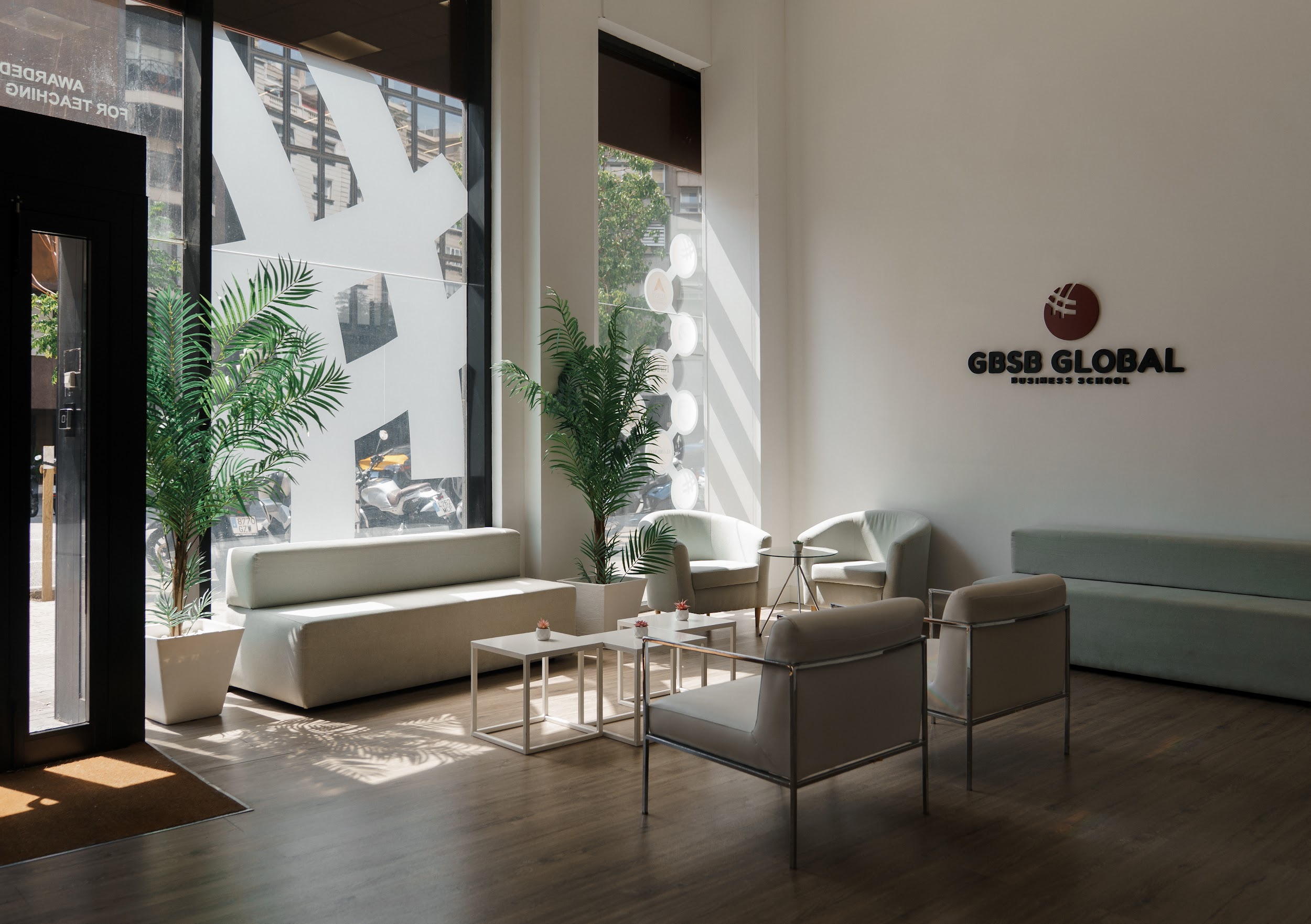 campus in barcelona, business school in Barcelona, hall, study in barcelona