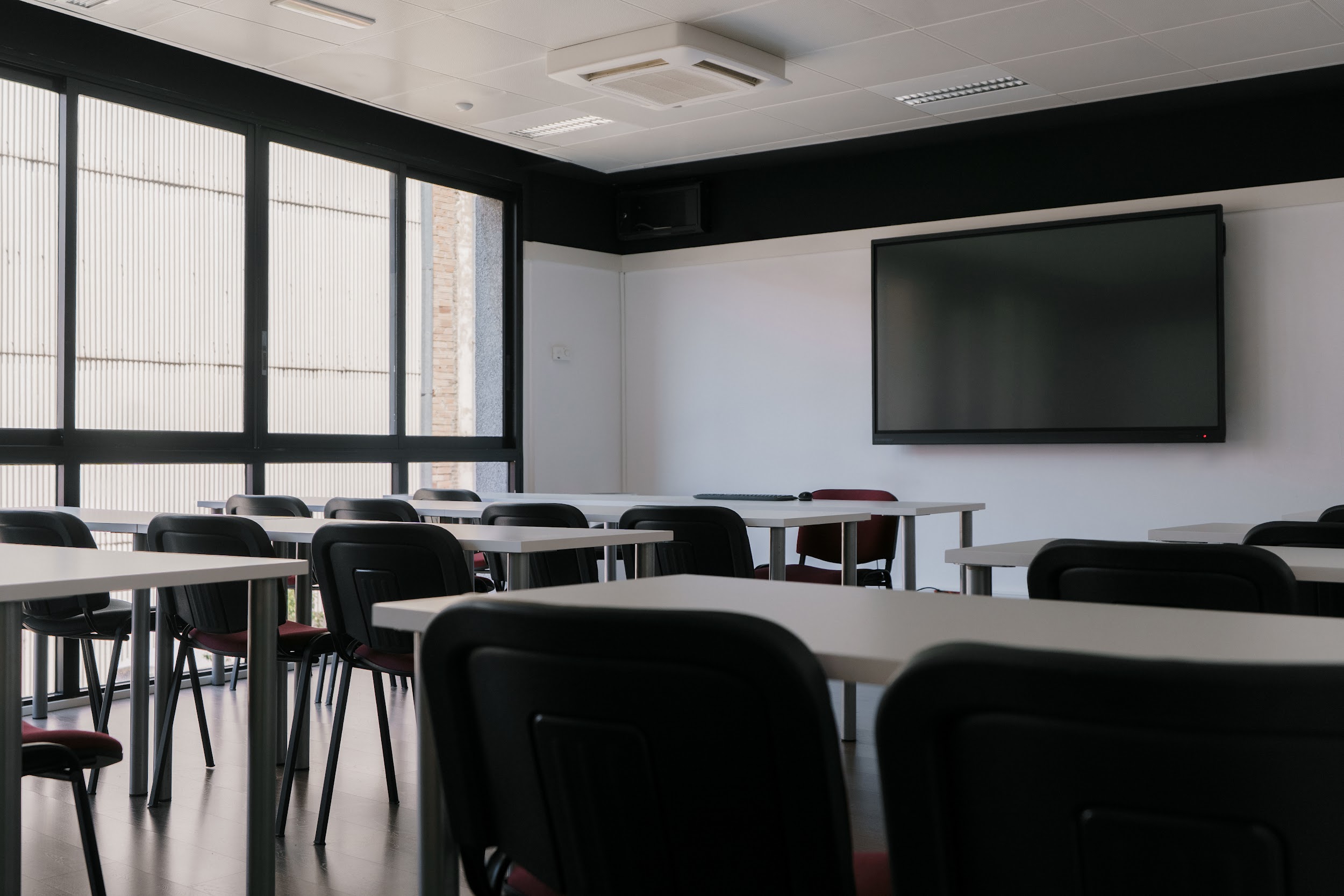 campus in barcelona, business school in Barcelona, classroom, digital classroom, edtech