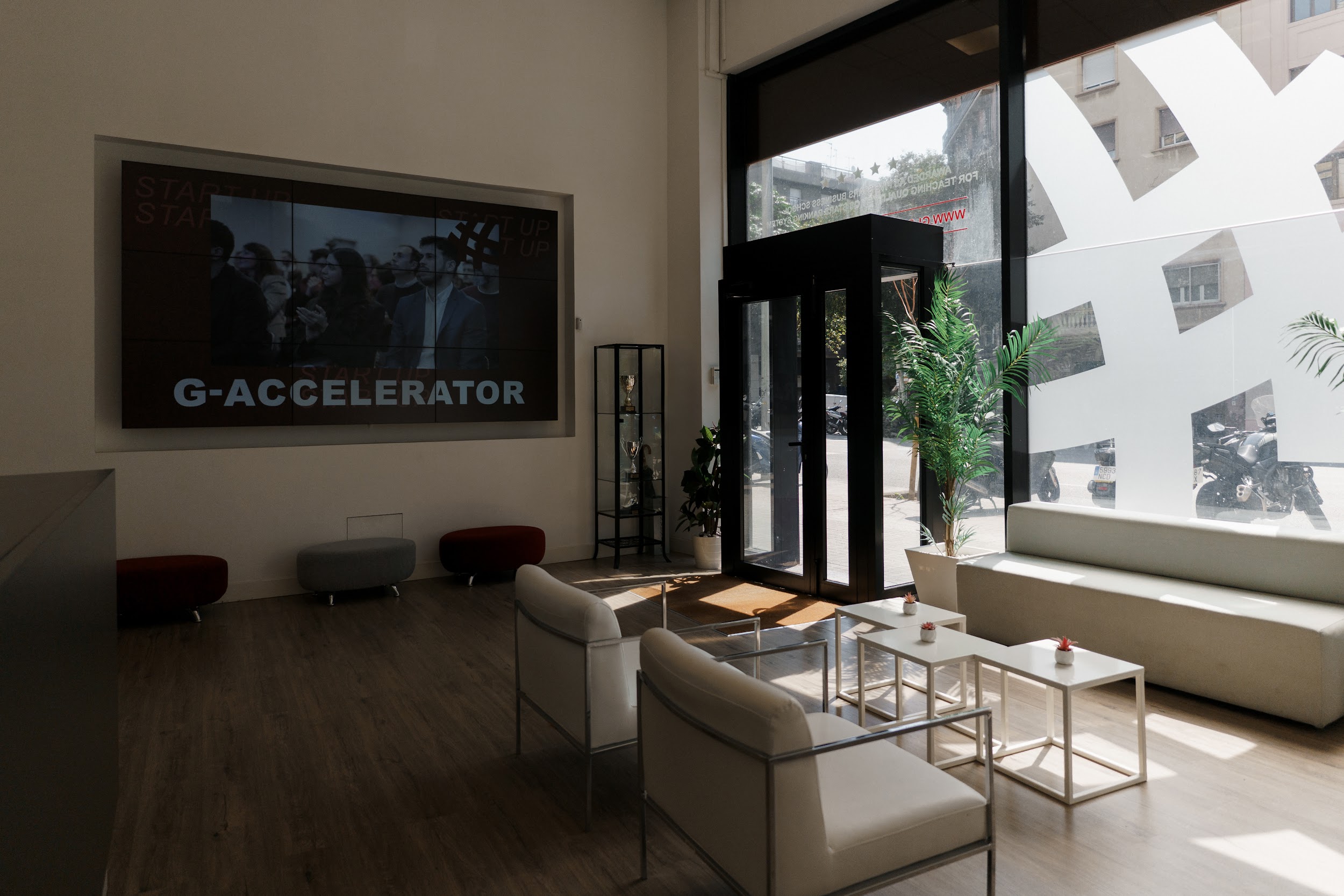 campus in barcelona, business school in Barcelona, hall, digital school