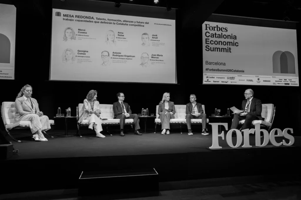 ROUNDTABLE. Talent, training, partnerships, and the future of work: the skills that will define a competitive Catalonia. Georgina Comas, CEO of Comastech and secretary of the Comas Foundation. Mercé Conesa, Executive Director of Barcelona Global. Antonio Rodríguez Engelman, Executive Director of GBSB Global Business School. Anna Golsa, CEO of Eurofirms. Jordi Arrufí, Director of the Digital Talent Program at Mobile World Capital. Moderator: Joan María Morros, News Director at RAC1. Photo by Joan Mateu.